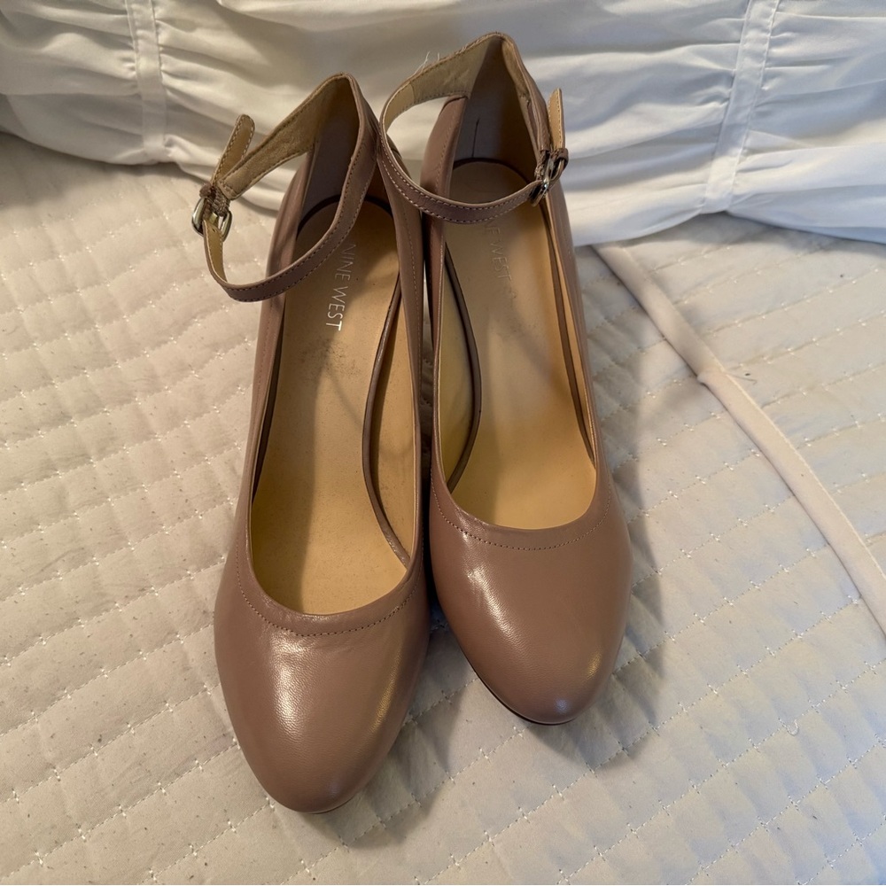 Nine West Women's Beige Ankle Strap Heels size 9.5M